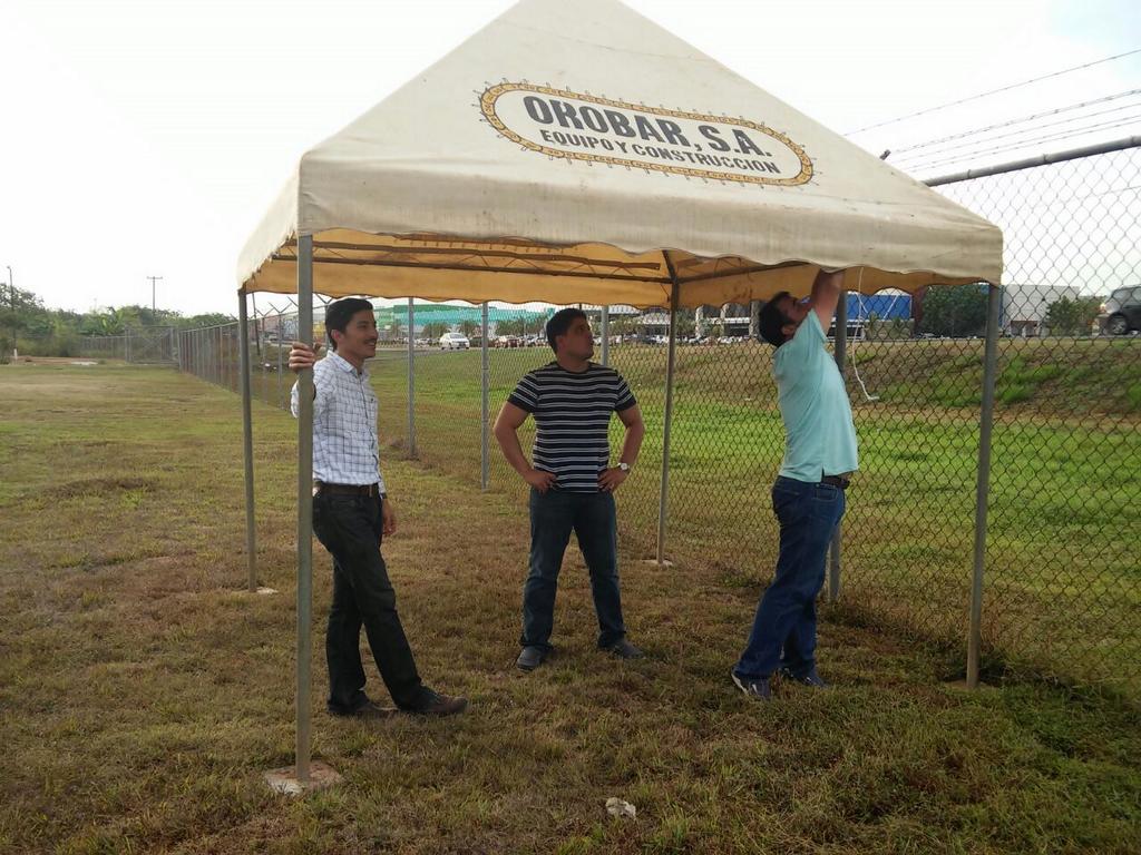 2030stgo's tweet photo. Preparandonos para el #FestivalAéreo en @SantiagoSty este sabado y domingo desde las 9:00am aeropuerto Rubén Catú http://t.co/EyZeLs8zYW