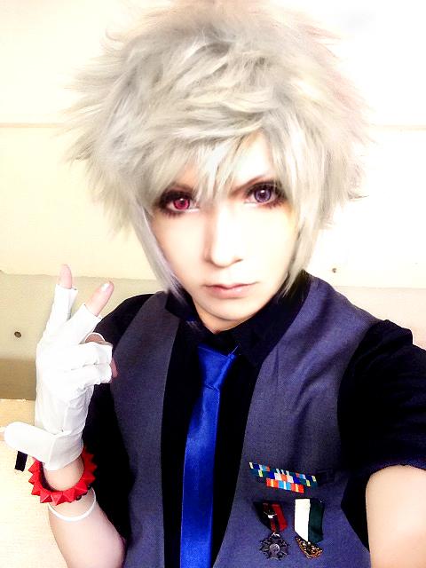 TERUofficial's tweet photo. 続いて『うたの☆プリンスさまっ♪』の黒崎蘭丸のコス。『うたプリ』すごい人気みたいですね〜本当に恐れ多い！すいません！
ブレスレットやベストの飾りなどの小物を用意するのが大変だったな〜 http://t.co/lW3vcbFHNm