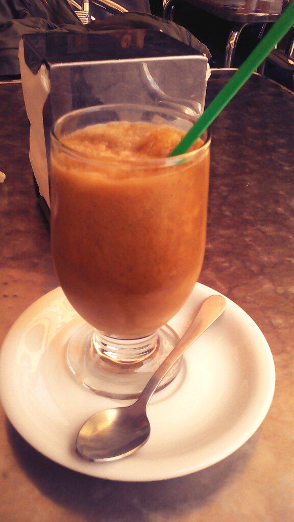 BarTapacubos's tweet photo. Con este calor reinventamos la hora del café!!! http://t.co/5aN3rfFsrD