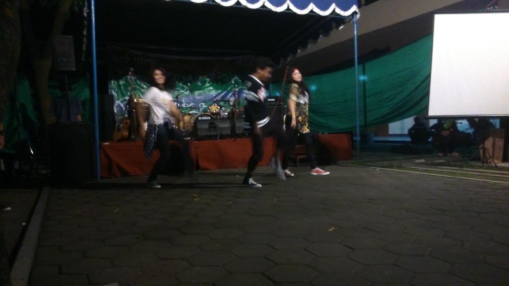 HMTK_CE's tweet image. Nah sekarang saatnya modern dance yg lg goyangin Tekim UPN