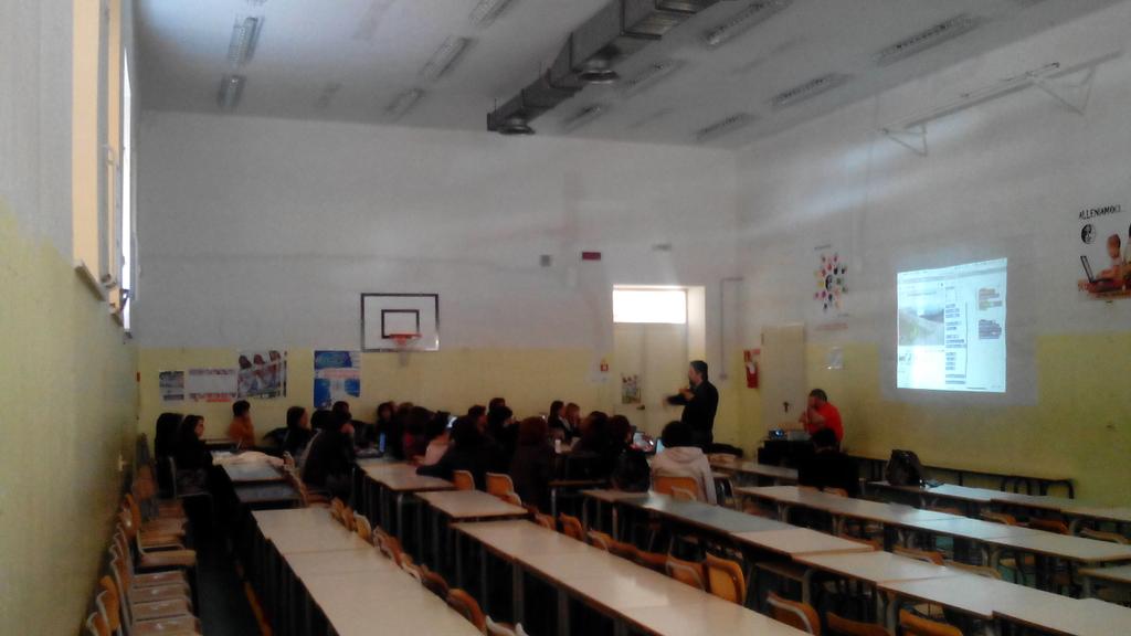 MAFlumero's tweet photo. .@Piersoft :uomo del #Fare ! #matera in via Marconi ~ #CoderDojo #OpenCoderCity @CoderDojoMT @coderbas @goon_italia http://t.co/3Ml0QVyNNP