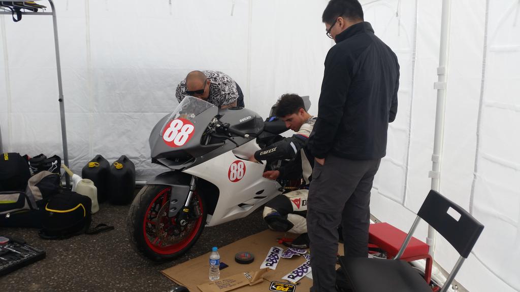 alloveritracing's tweet image. Houston, we have passed @DucatiCup scrutineering. #firsthurdle #letsgetoutthere #ducati #panigale