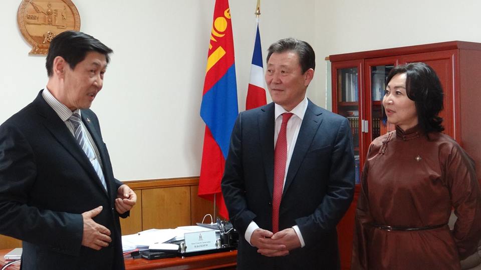 Журмын нөхрийн төрсөн өдөр тохиов  facebook.com/media/set/?set…