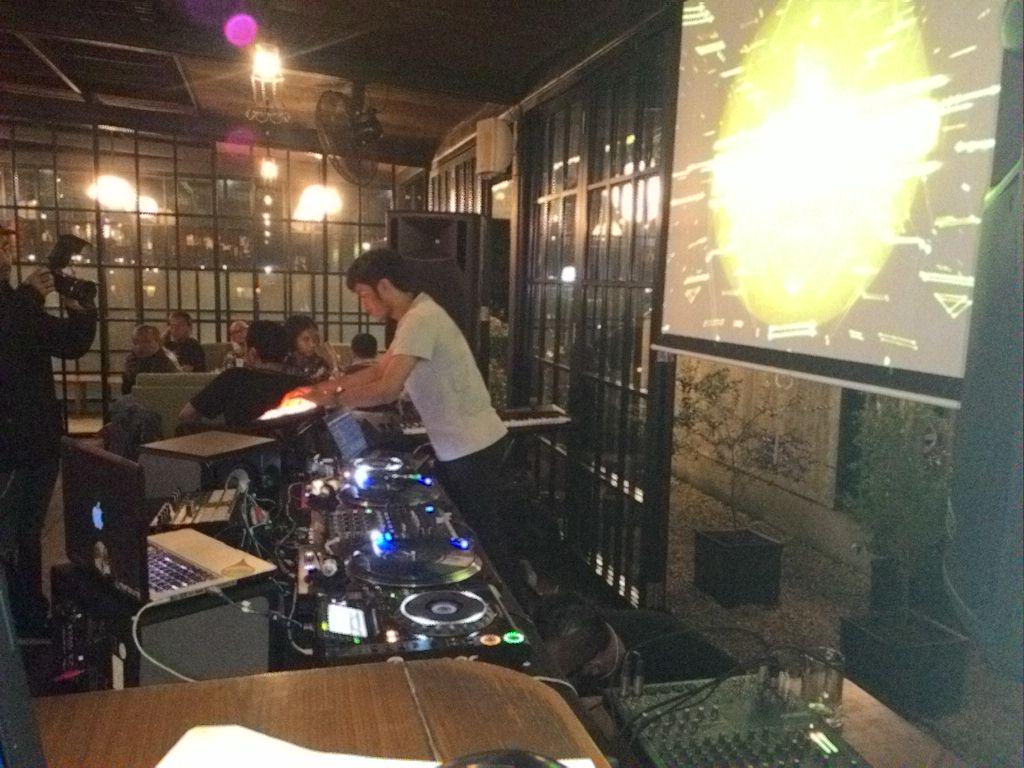 Yup !  <a href="/mocha_addict/">Marie</a> on stage right now !  At <a href="/Hartwood_/">The Hartwood</a> #BEEMS afterparty :)