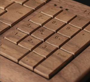 Hou je net zo van #hout als wij? Wat dacht je ervan om je keyboard een houten toets te geven? #inspiratie