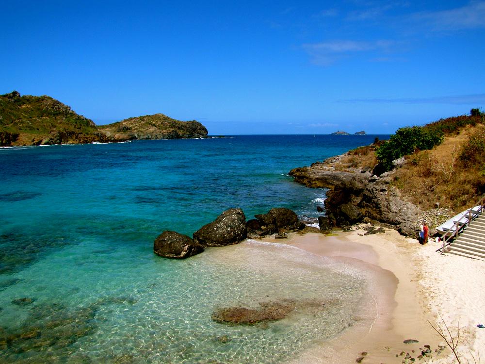 Saint Barthélémy vous attends, petite plage de la #Anse ! De quoi vous donner le sourire ! Photo de @Keyparadise