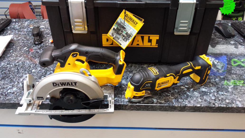 Wrayways's tweet image. Here is the latest 6pc Dewalt kit. part1