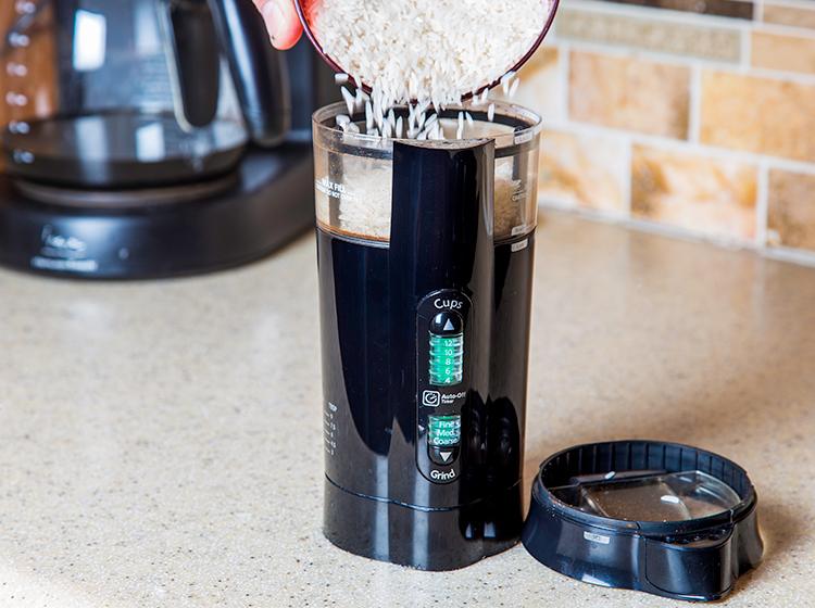 BMO_US's tweet photo. Clean your coffee grinder by filling it with a handful of uncooked white rice and running it 30 seconds. #HomeFixIts http://t.co/PAiwLuefxi