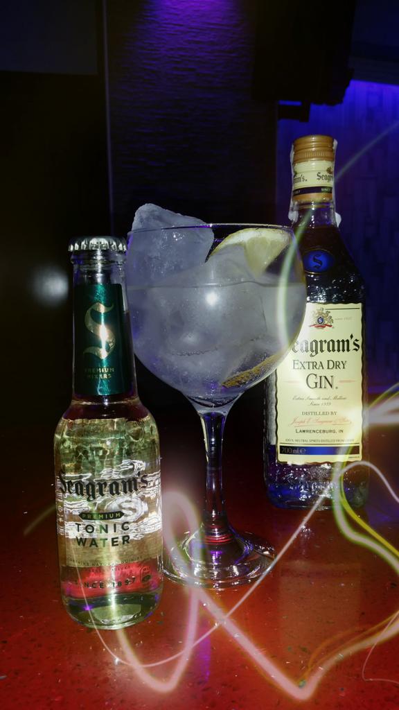 Mañana disfruta de la sesión <a href="/ErnestoNavarro0/">Dj Ernesto Navarro</a>  y de tu copa