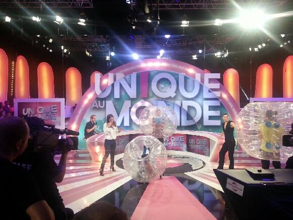 FootBulle's tweet image. Retrouvez @FootBulle sur le plateau de l'émission UNIQUE AU MONDE.youtu.be/-FMgky2HvLc via @YouTube @NRJ12lachaine