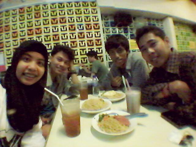 Makan kece di <a href="/aniayya/">IG: ANIAYYA</a> :3