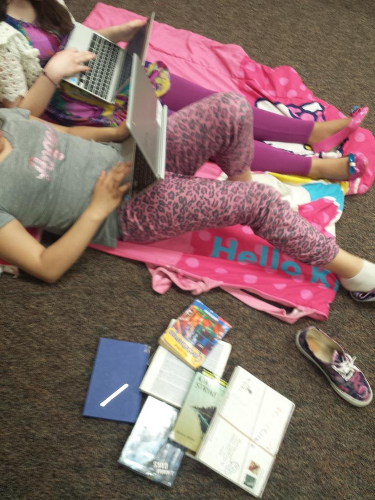 MrFranchi203's tweet photo. Tired of analog (books)? Go digital (Chromebooks)!!! :) #friendsreadtogether http://t.co/VaPDEs8Uzg
