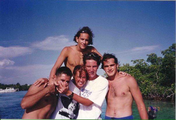 jcocolcuevas's tweet photo. Hace mas de 15 años con mis amigos cancunenses @gerardog_ #barb @hieriko #charly @PaulCarrillo2 #45Aniversariocancun http://t.co/RnJEDfYCW1