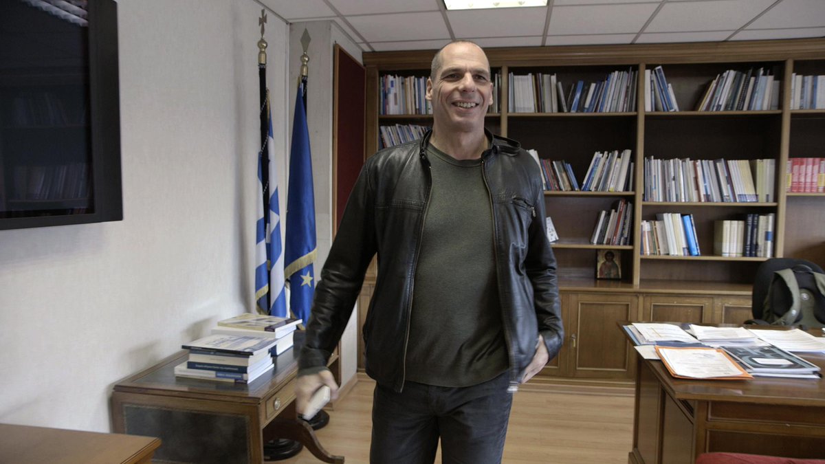 salvadostv's tweet photo. Guapo, pedante, académico, arrogante, rompedor…Hoy, el hombre del año en Salvados ▶ AVANCE: http://t.co/FOaysk8tsz http://t.co/8paLUtSQ4V