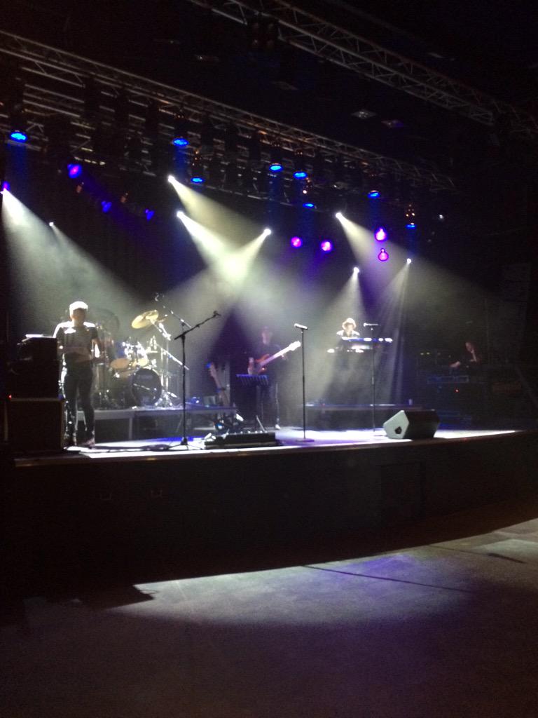 Soundcheck Zeno ( tribute to <a href="/toto99com/">TOTO</a> Toto)....<a href="/podiumBoerderij/">Poppodium Boerderij</a>