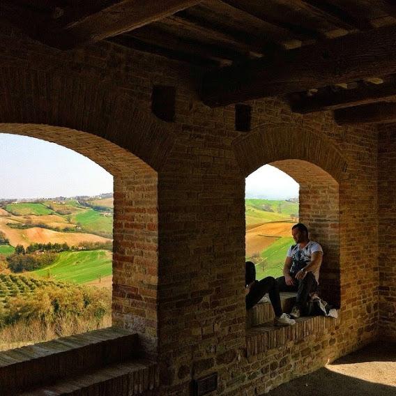 MarcheTourism's tweet photo. Buongiorno da #Loretello, uno dei nove castelli di #Arcevia, in provincia di Ancona. Foto di Serena Moretti http://t.co/1nuUFm8KDI