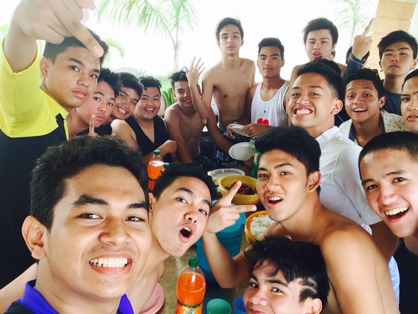 JeetKing23's tweet photo. Thank you for coming to my not so late bday celeb lol hahaha had fun with you faktards hahaha #TEAMTATION http://t.co/NSCDiCW1i4