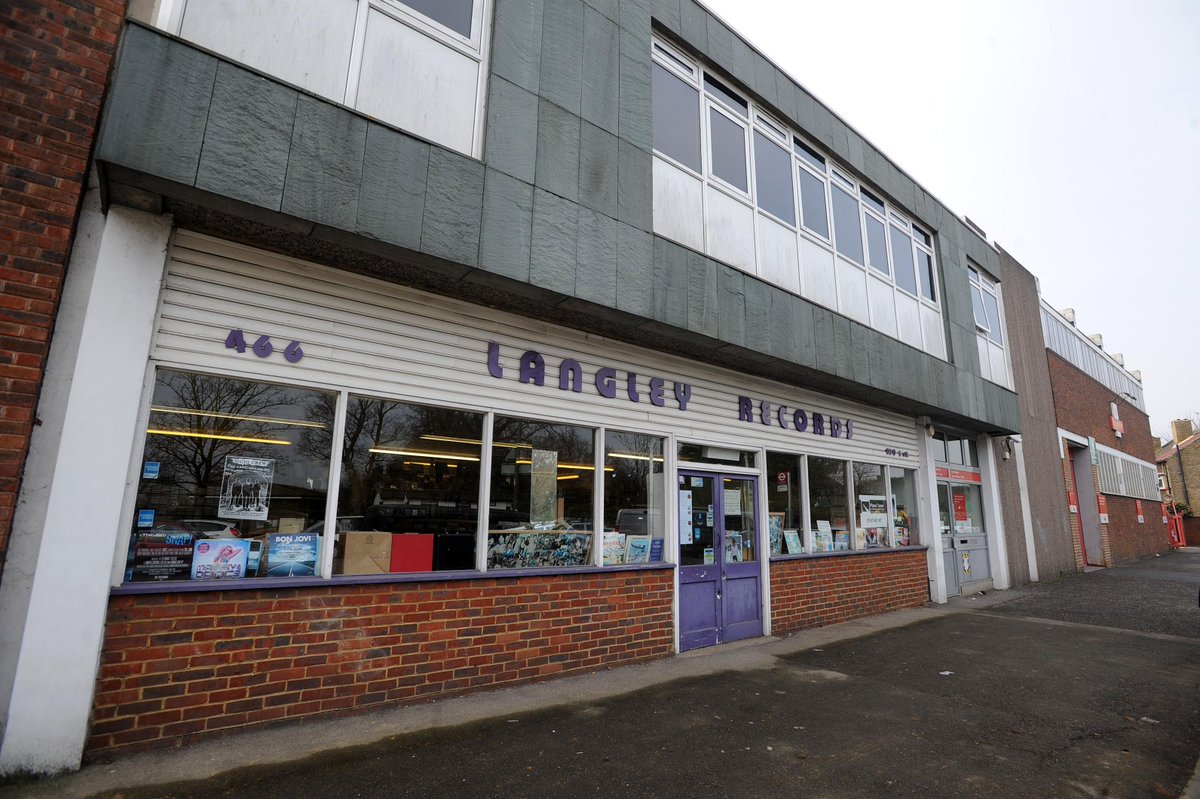 ElmbridgeTom's tweet image. Photo call! @recordshopday meet at Langley Records, Walton Rd, West #Molesey, Sat April 18 noon. Come and support!