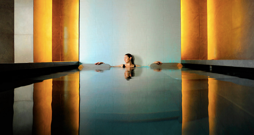 _theaficionados's tweet photo. Hello Weekend -#MeTime #weekendreads #offline #Barcelona @hotelomm #WLHOTELS  http://t.co/EfI3bprsLC http://t.co/lC9foj2BII