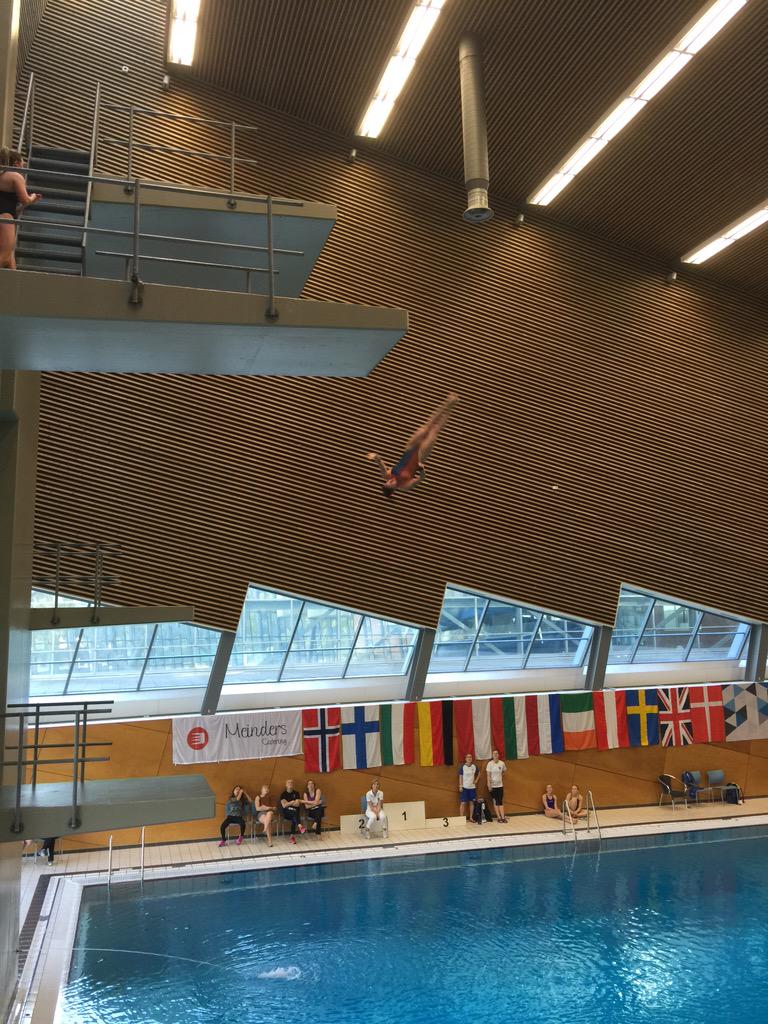 Prachtige sprong van <a href="/Celineee92/">Celine van Duijn</a> bij de #Amsterdam #Diving #Cup