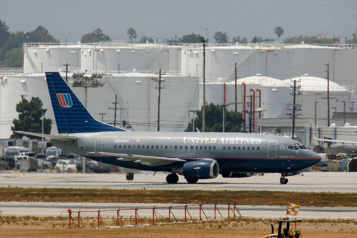 Fearing United plane was hacked, FBI pulls security expert off flight.
Via <a href="/Jose_Pagliery/">Jose Pagliery</a>:
money.cnn.com/2015/04/17/tec…