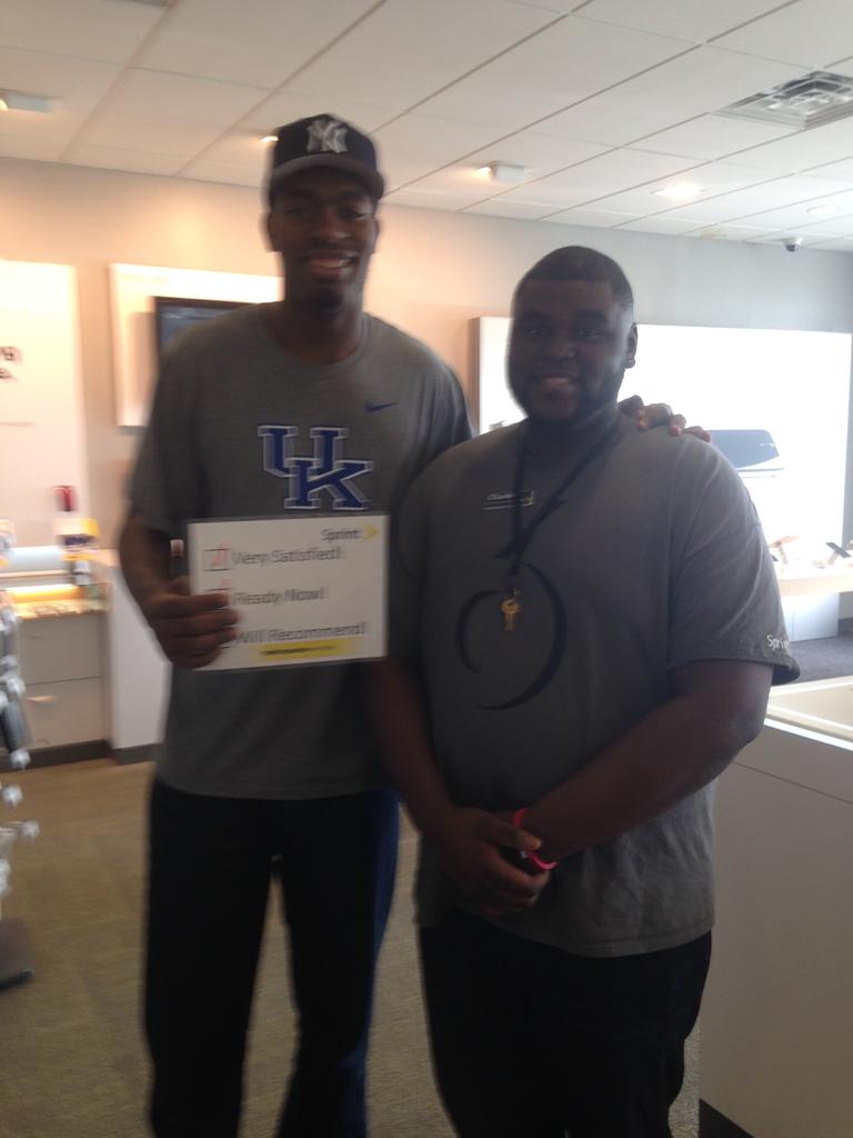 SprintStore310's tweet photo. UK Dakari Johnson loves Sprint. #gettingbettereveryday #willingtorecommend @ChappySprint @marceloclaure @JBarnes30 http://t.co/iz9UTROCXi
