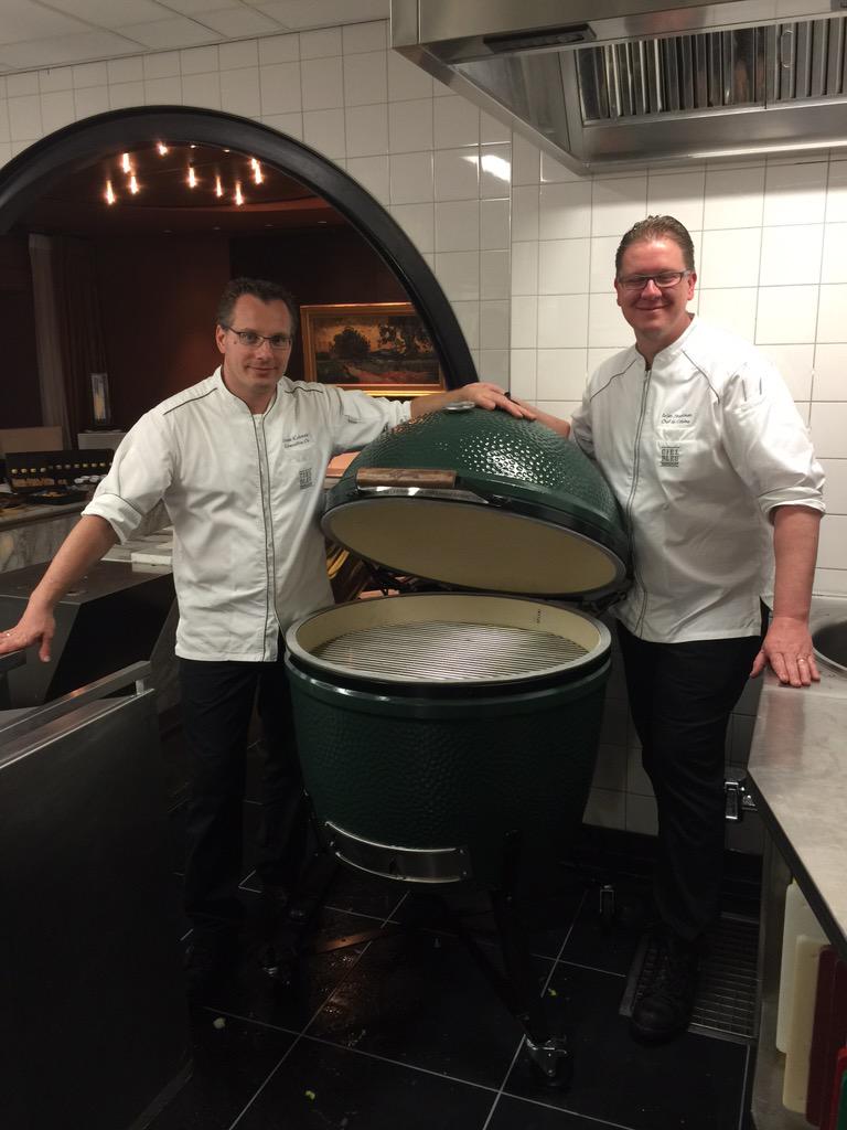 @hetnonnetje <a href="/biggreeneggeu/">Big Green Egg Europe</a> #cielbleukeuken is ook blij met 😜#denkgroot