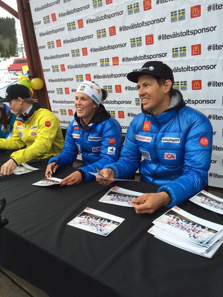 ulliskw's tweet photo. Autografskrivning @mcdse #LiteVälStoltSponsor #familjehelgisalen http://t.co/hKvqqI5bwK