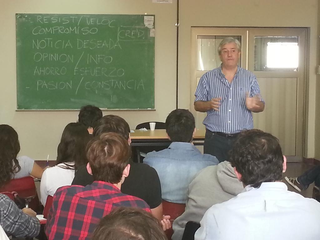 SergioRek's tweet photo. Gran comienzo del Primer Curso Anual de Periodismo Deportivo en la UBA con @arielsenosiain y @ale_fabbri. http://t.co/7zYnycJVyJ