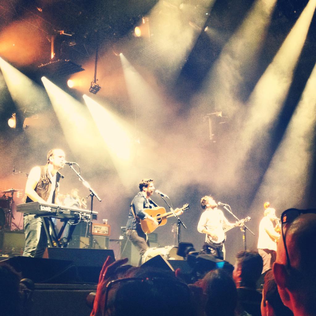 getfiggywithit4's tweet photo. Whipping out this #fbf in honor of officially getting to see Mumford and Sons again, this time in Chicago! http://t.co/oEOwJ7UI3U