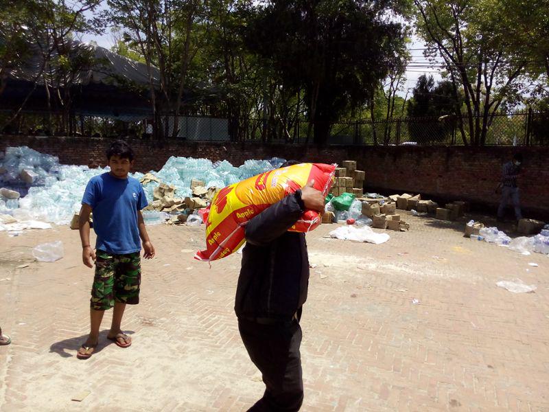 OperationRelief's tweet photo. Operation Relief is in full swing #OPERATIONRELIEF #EQNEPAL http://t.co/4XFwdDbKjg