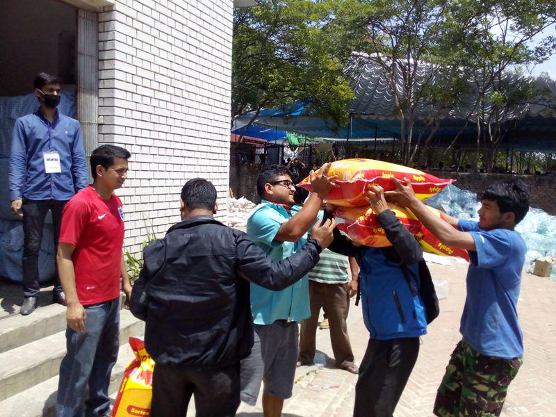 OperationRelief's tweet photo. Operation Relief is in full swing #OPERATIONRELIEF #EQNEPAL http://t.co/4XFwdDbKjg