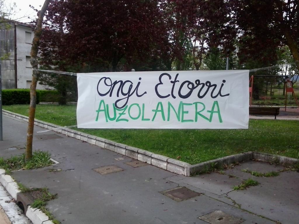 Errekaleor's tweet photo. Dena prest!! Eta jendea ere hasi da hurbiltzen! #RKauzolan http://t.co/KL53QmYjJ3
