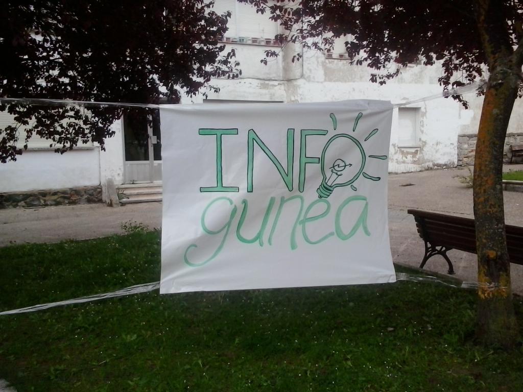 Errekaleor's tweet photo. Dena prest!! Eta jendea ere hasi da hurbiltzen! #RKauzolan http://t.co/KL53QmYjJ3