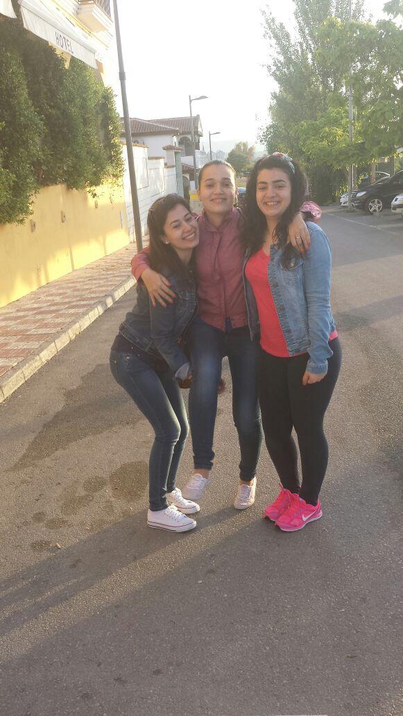 alfercomares's tweet photo. De camino a Sevilla!!@Marina6alvarez @Conchi_88 http://t.co/PmVpeLaJFd