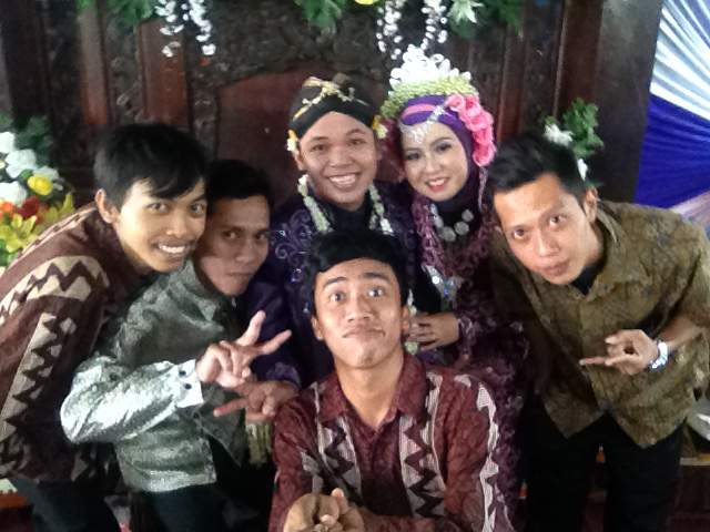 ngko bengi..pijetan pokokee  Hepi weding om @bobecool84 cc: <a href="/andrinong_SR/">andrinong</a> @tiyo_SR @rahmat_SR @Hari_RRF