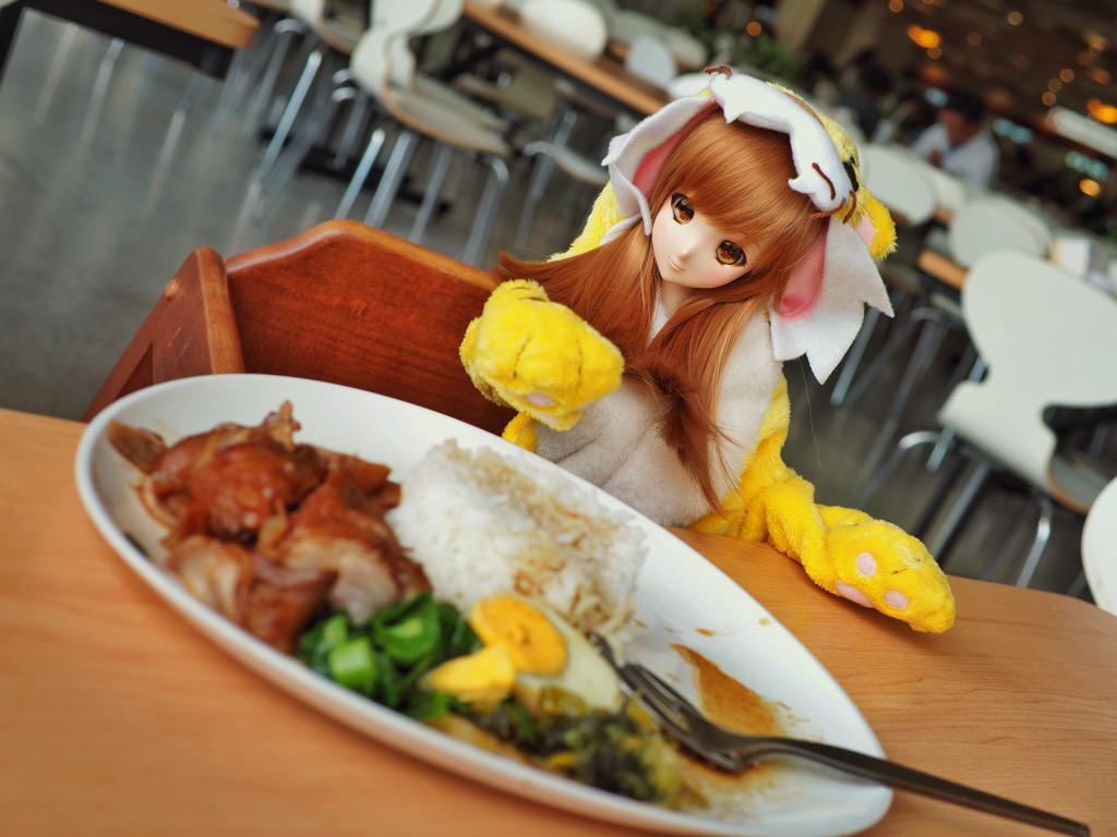 kodomut's tweet photo. #smartdoll Mirai taking a lunch break at #AFATH2015. Hungry after posing for the whole morning! http://t.co/u233p2FNDk