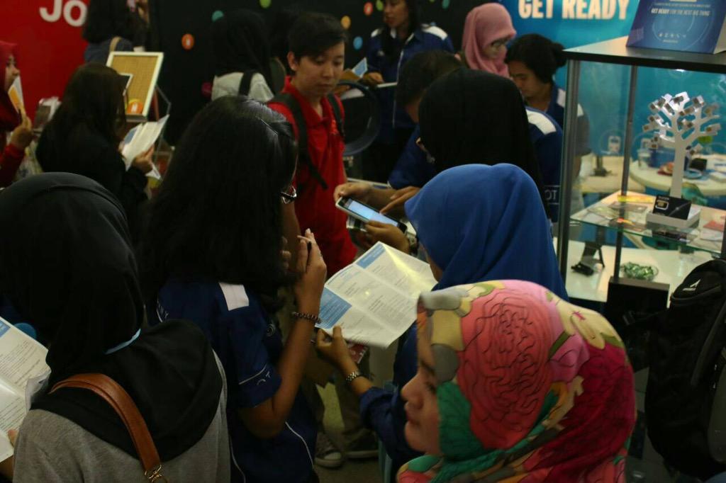 Second day #TitianKarirITB ! Sampe jam 5pm. Cari pekerjaan impianmu? Ayo ke Aula Barat &amp; Timur ITB! <a href="/TitianKarirITB/">#TitianKarirITB</a>