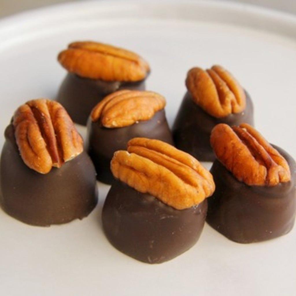BourbonSavvy's tweet photo. What #bourbon treat are you hoping to have for #Derby ? @TheYumYumFoodie @GrillinFool @ChefOuita @Southern_Living http://t.co/M1SixwIOEc