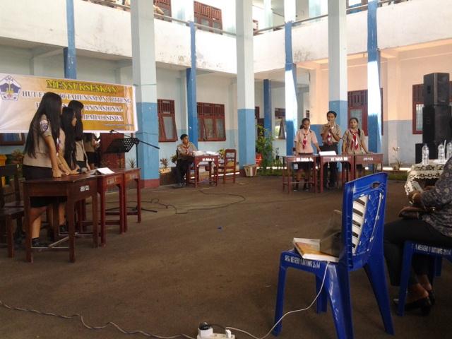 sman1bitung's tweet photo. Debat Ilmiah Siswa • Kelas X-C vs XI IPS C http://t.co/xYB8ye1lum