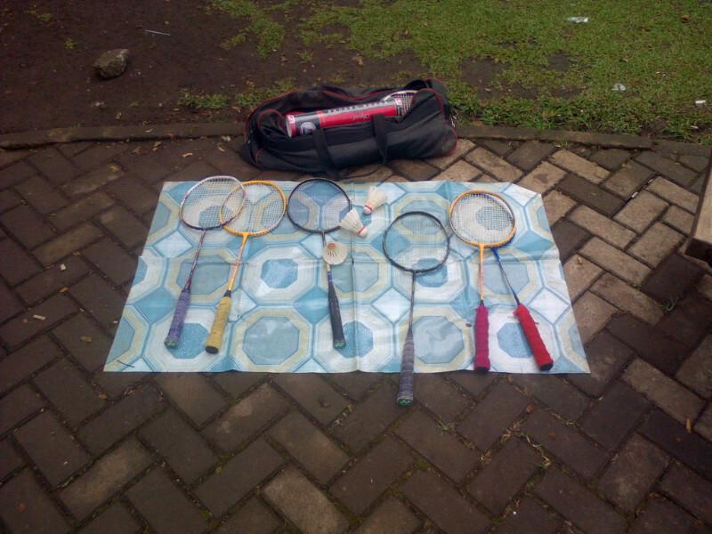 Mau olahraga di #CibeunyingPark ? Gampang banget. Disini ada juga yg menyewakan raket badminton <a href="/ridwankamil/">Ridwan Kamil</a>
