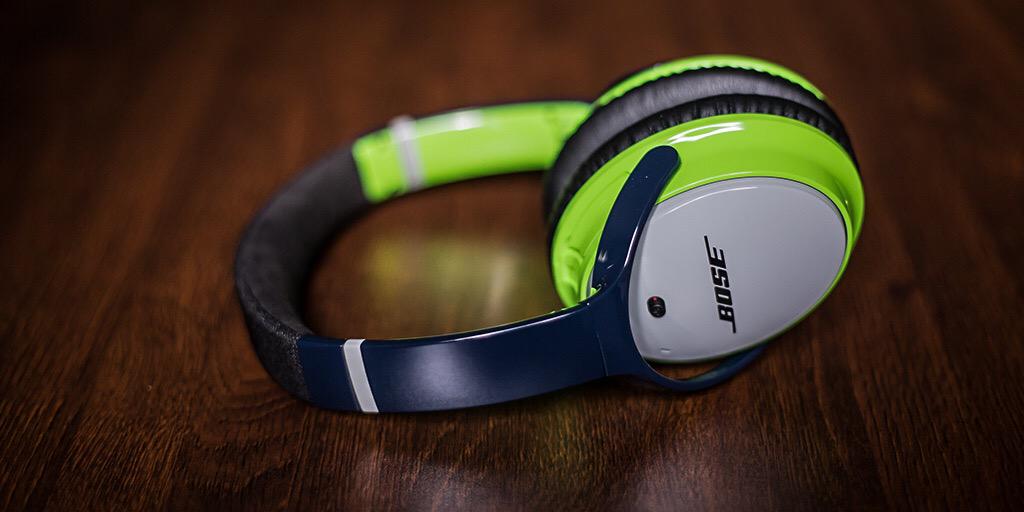 DangeRussWilson's tweet image. Frank Clark &amp;amp; @TDLockett12 are the newest members of the @Seahawks! RT for a chance to win Seahawks @Bose headphones