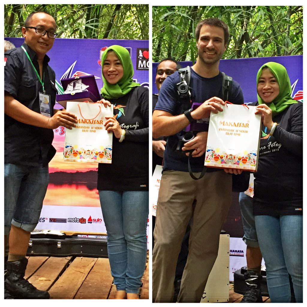 tourism_mks's tweet photo. Penyerahan Cinderamata dr Pemkot Makassar ke Founder http://t.co/qOVoqEY83y dan kpd  peserta #JamboreFotografi2015 http://t.co/cHlT1JzAGK