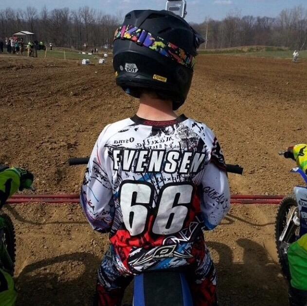 byebye66999's tweet photo. Big thanks to the sponsors @OnealMotocross @spyoptic @BellRacingUSA @alpinestars @GoPro @YamahaMotorUSA http://t.co/DtUVEZl5Q0