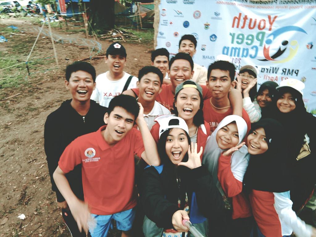 sma1parepare's tweet photo. # selfie #groupie @youthpeercamp #HarmonisasiKebersamaan http://t.co/hp9eX5bd66
