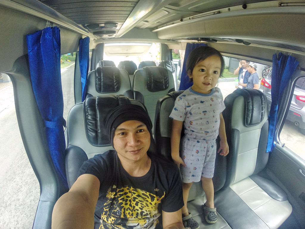duniamanji's tweet photo. Menuju Banduuuung.  Ajak @SagaOmarNagata gak ya... http://t.co/hcDeWe2sMi