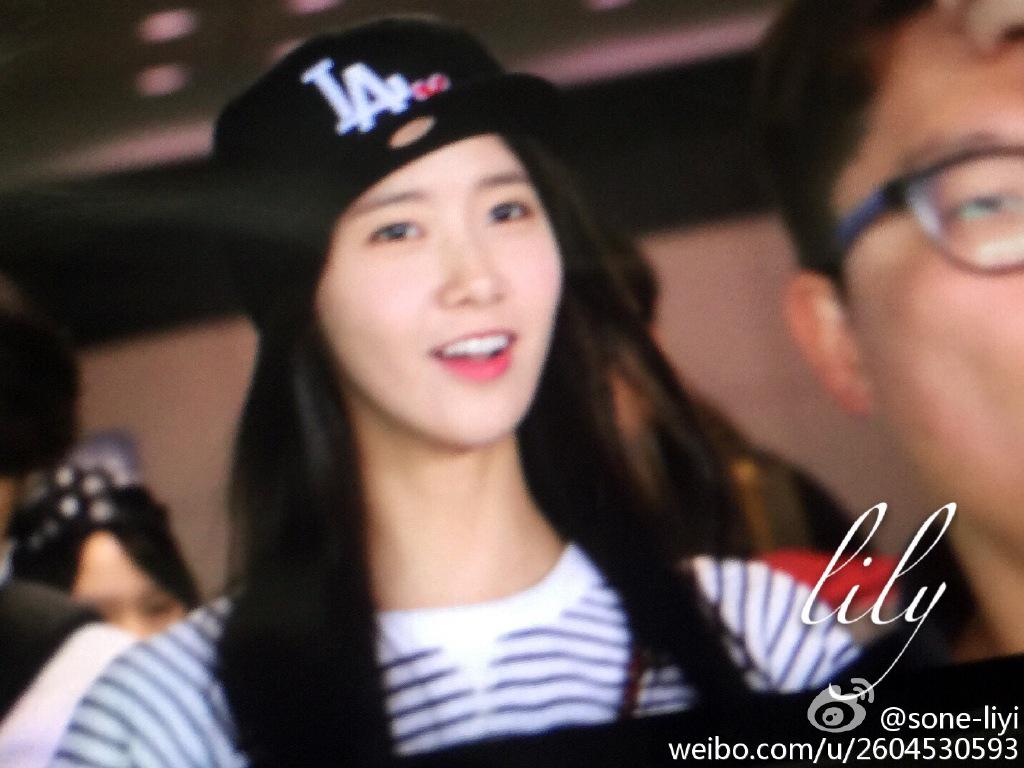 [PIC][02-05-2015]YoonA trở về Hàn Quốc vào trưa nay CD-RwDlUgAAdvJm