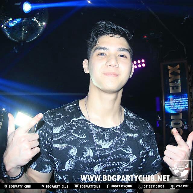 alghazalic_DJB's tweet photo. @BdgPartyClub 29.04.2015 - LA ICEperience #MoxJet w/ DJ @AlKohler7 at @MOXCLUB Bandung. http://t.co/XZ756ZwmGQ
