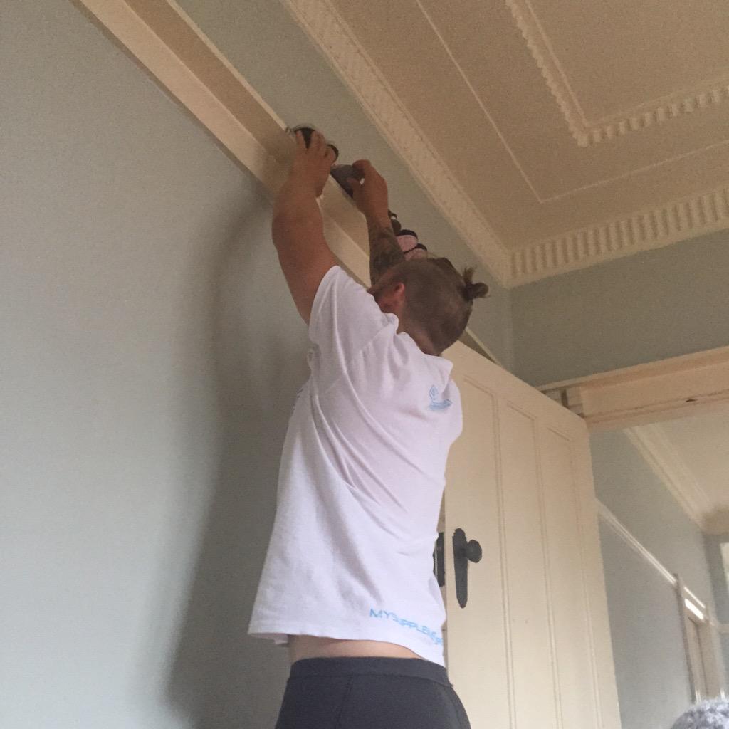 sexpotxo's tweet image. Jack putting Auolas shoes out of reach just to make my life that little bit harder #midgetproblems