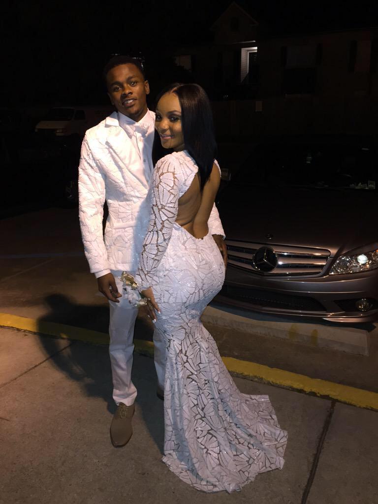 prompics_17's tweet photo. 💭⚪️⚪️ #Prom2k15 #prompics2015 

@shellyyyyyy__ http://t.co/hjMUf600CF